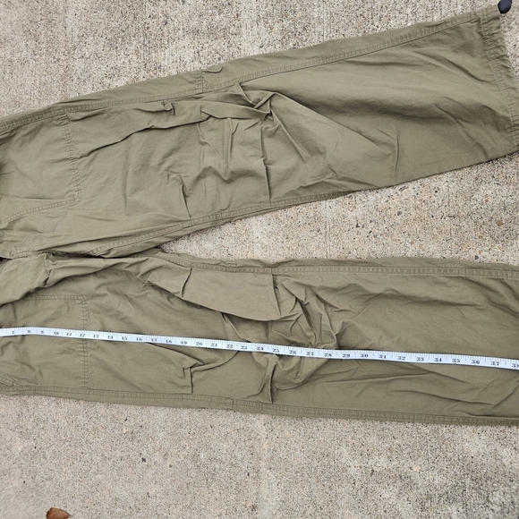 H&M Tan Cargo Pants with Adjustable Waistband and Relaxed Fit - Picture 5 of 7